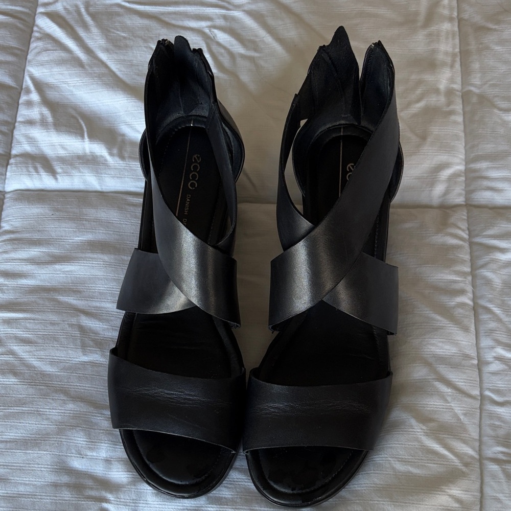Ecco Women's Black Leather Crisscross Heeled Sandals
